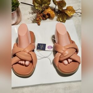 Universal Thread Tan Sandals Modern Woven Design